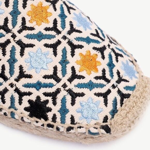 Yarguci espadrilles  canvas colorful slip ons sz 41/10 EUC no wear - Picture 7 of 8